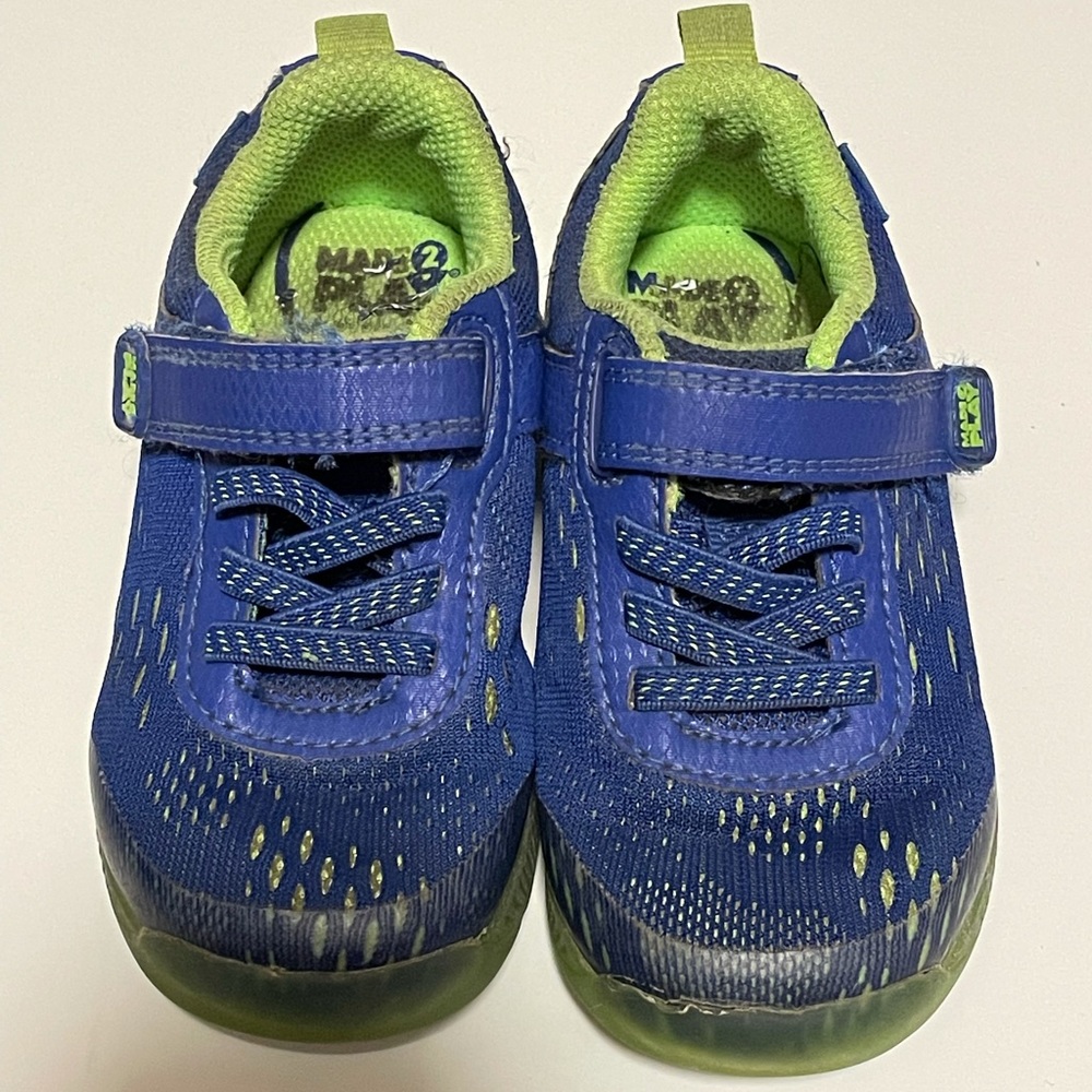 Stride Rite Made2Play Light Up Sneakers 7.5 W